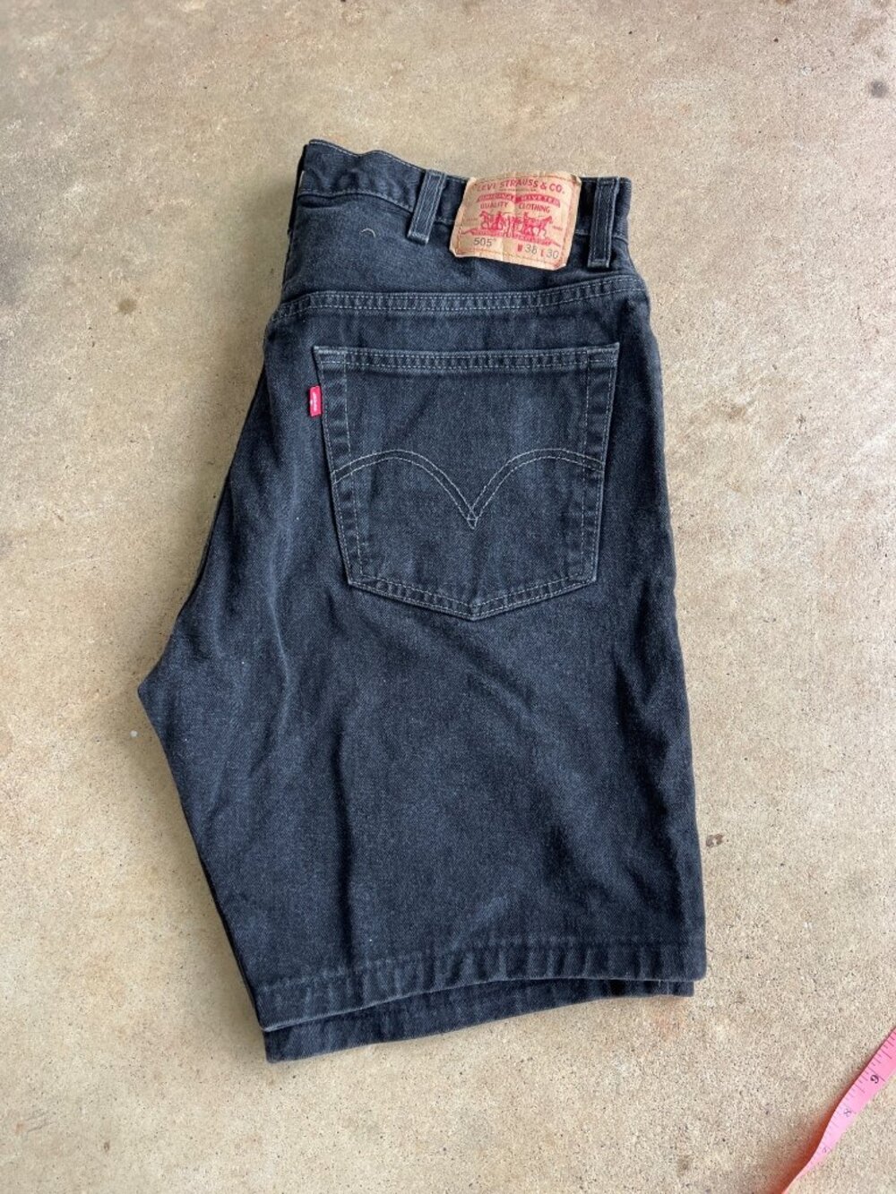 Vintage Levis 505 Mens Black Denim Shorts W38 L30 B4